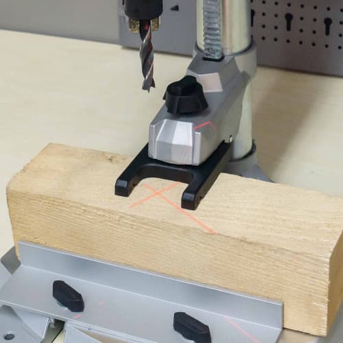 Taladro Columna Digital 710W Con Laser 13mm DP55 Scheppach - Vista accesorios