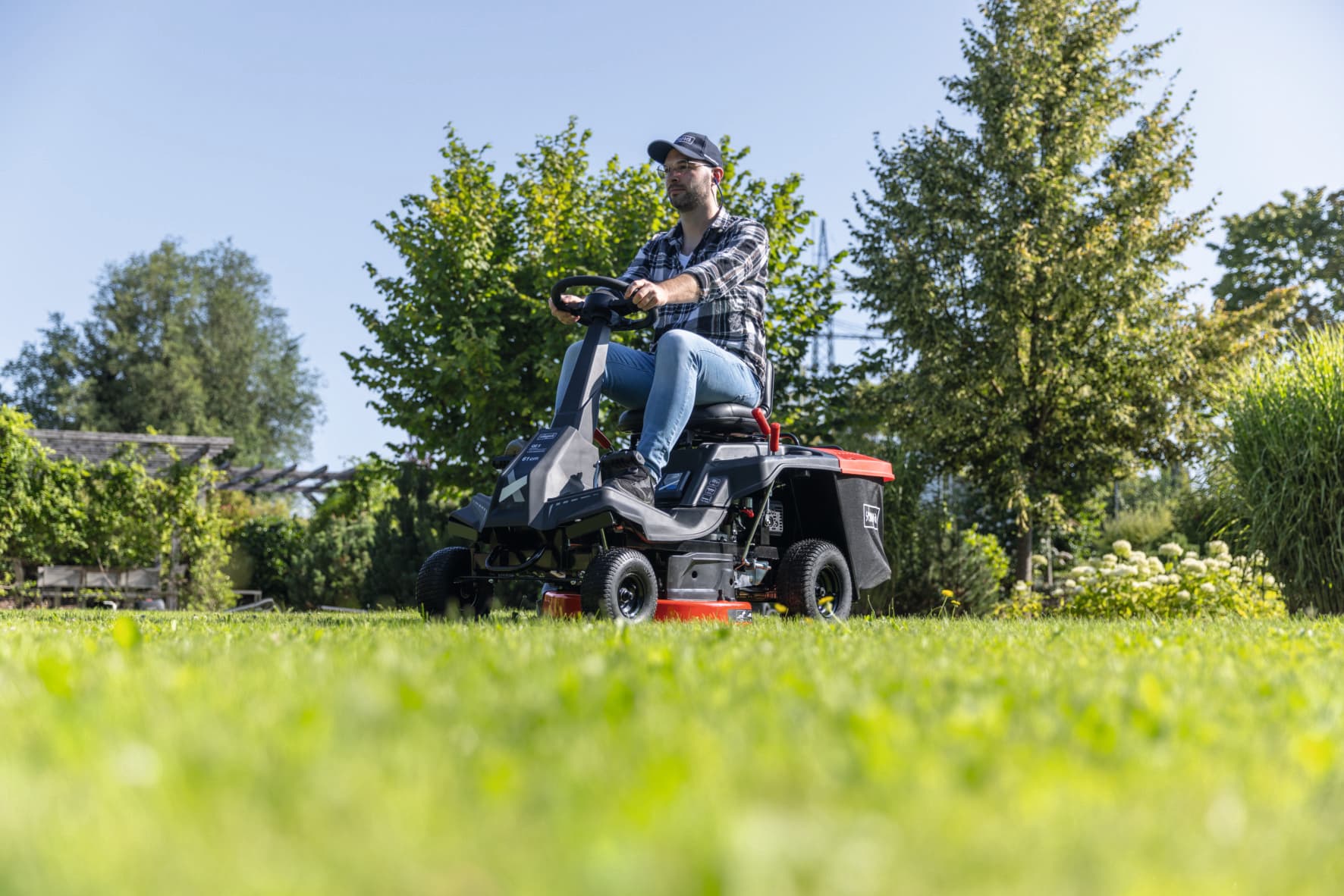 Tractor Corta Pasto 6HP Scheppach - Cortacésped Profesional - Vista uso