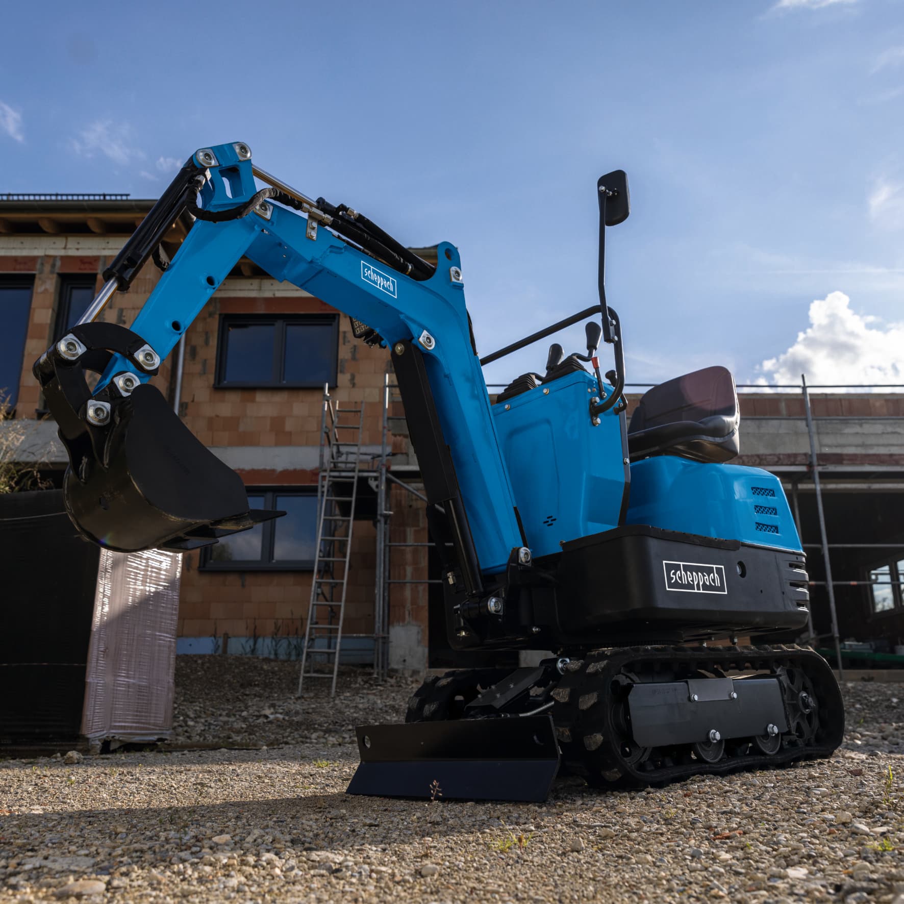 Mini Excavadora 8.5HP Orugas Scheppach - Alcance 2330mm, Miniexcavadora - Vista lateral